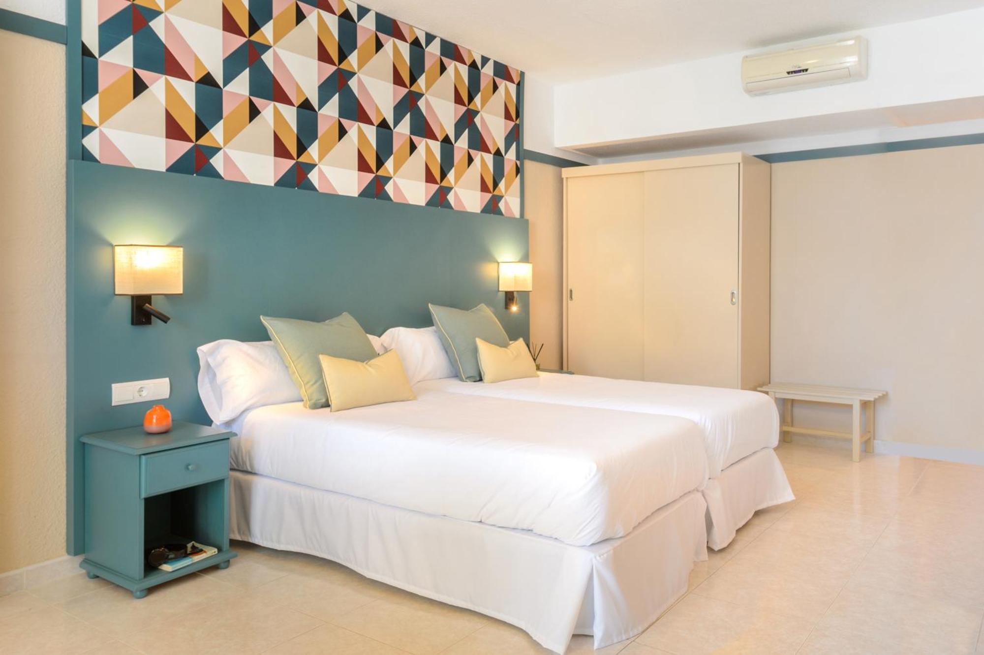 Aparthotel Vibra Club Maritim Сан-Антоніо Екстер'єр фото