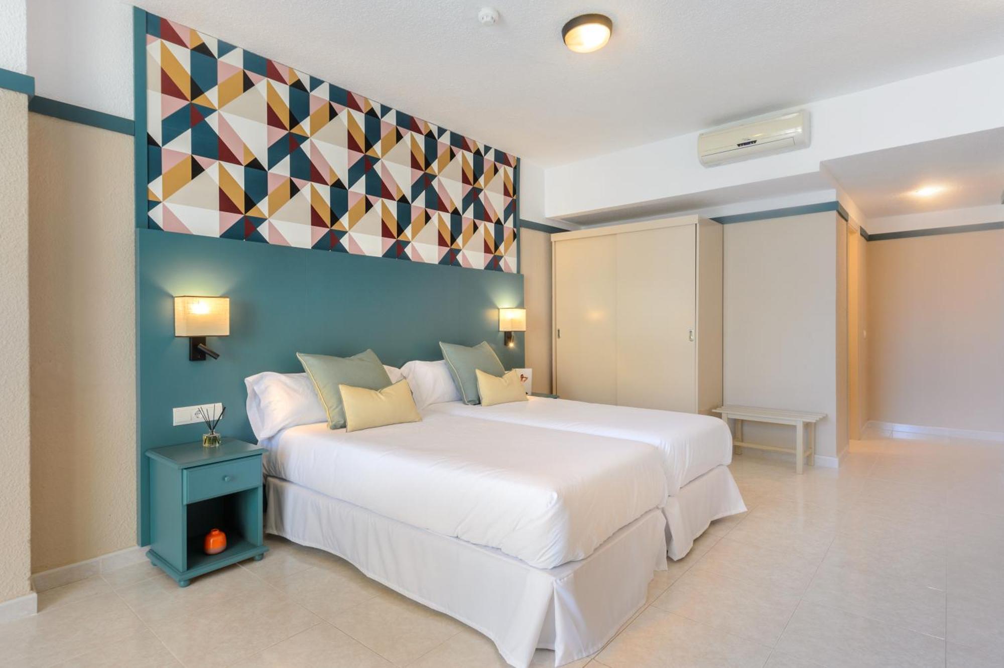 Aparthotel Vibra Club Maritim Сан-Антоніо Екстер'єр фото